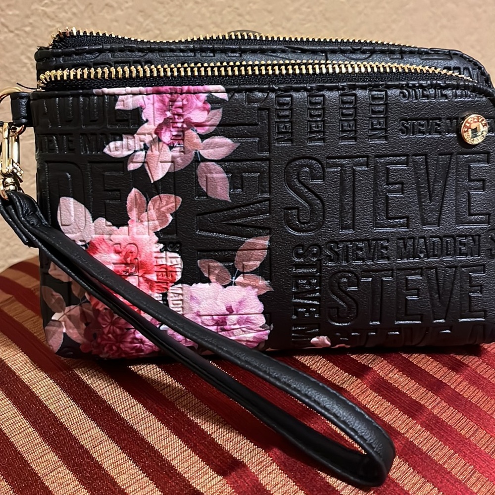 NEW STEVE MADDEN Black Zip Around Wrist-Wallet or SMALL HAND BAG